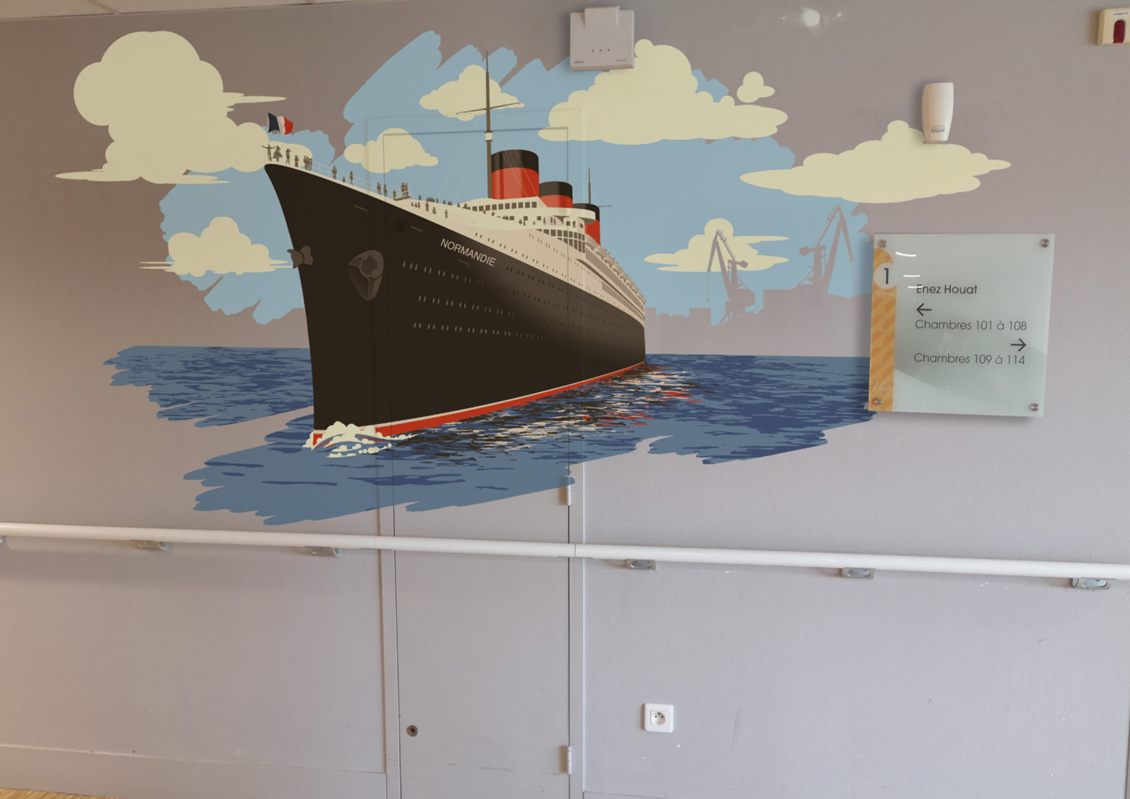 15 Adhésif mural représentant un immense navire s'éloignant d'un port.